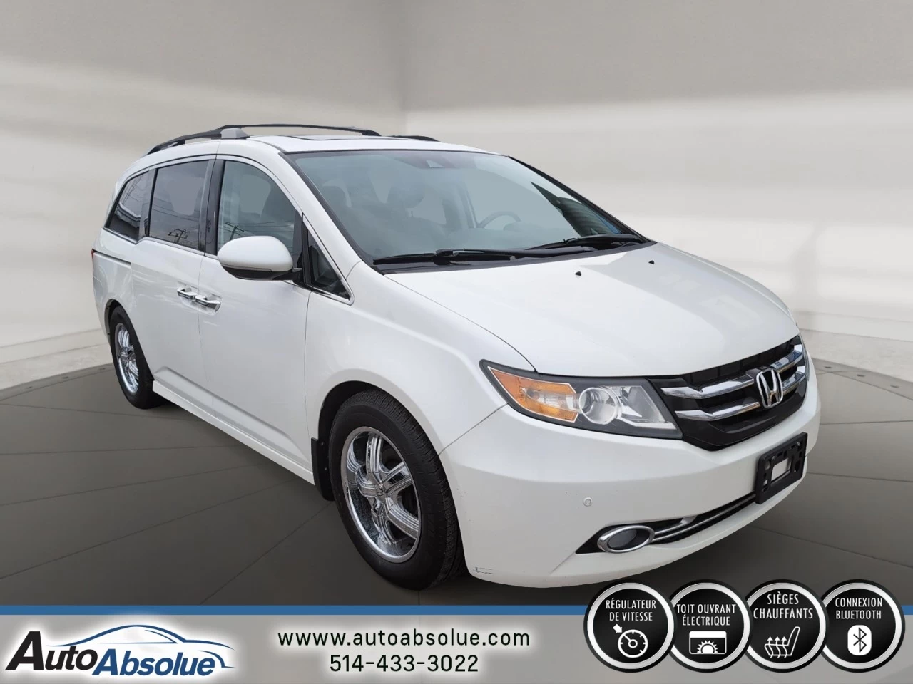 2015 Honda Odyssey Touring w/RES & Navi Main Image