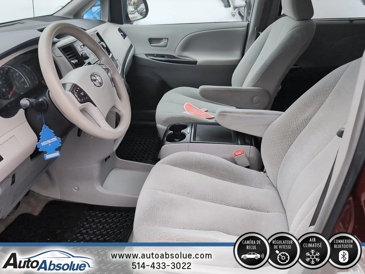 2014 Toyota Sienna LE Main Image