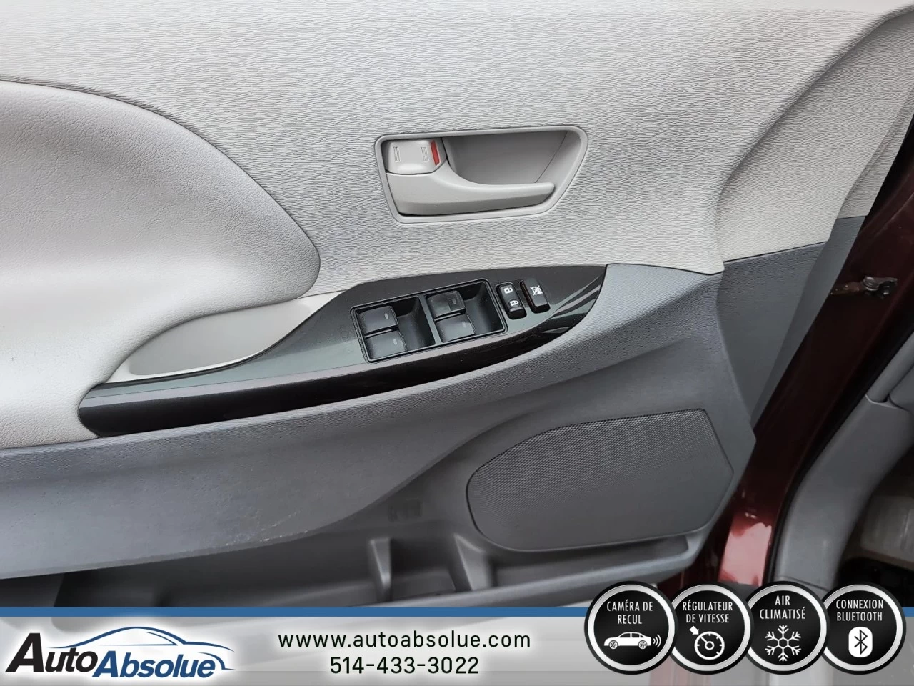 2014 Toyota Sienna LE Main Image