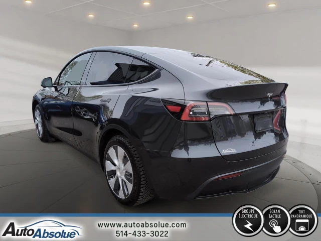 Tesla Y  2024
