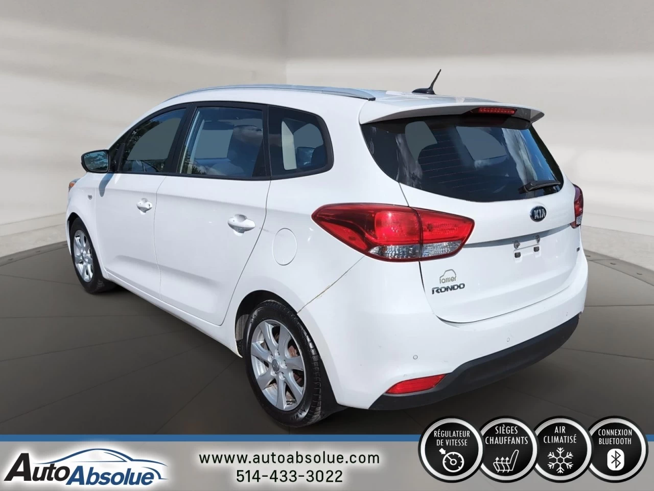 2015 Kia Rondo LX Main Image