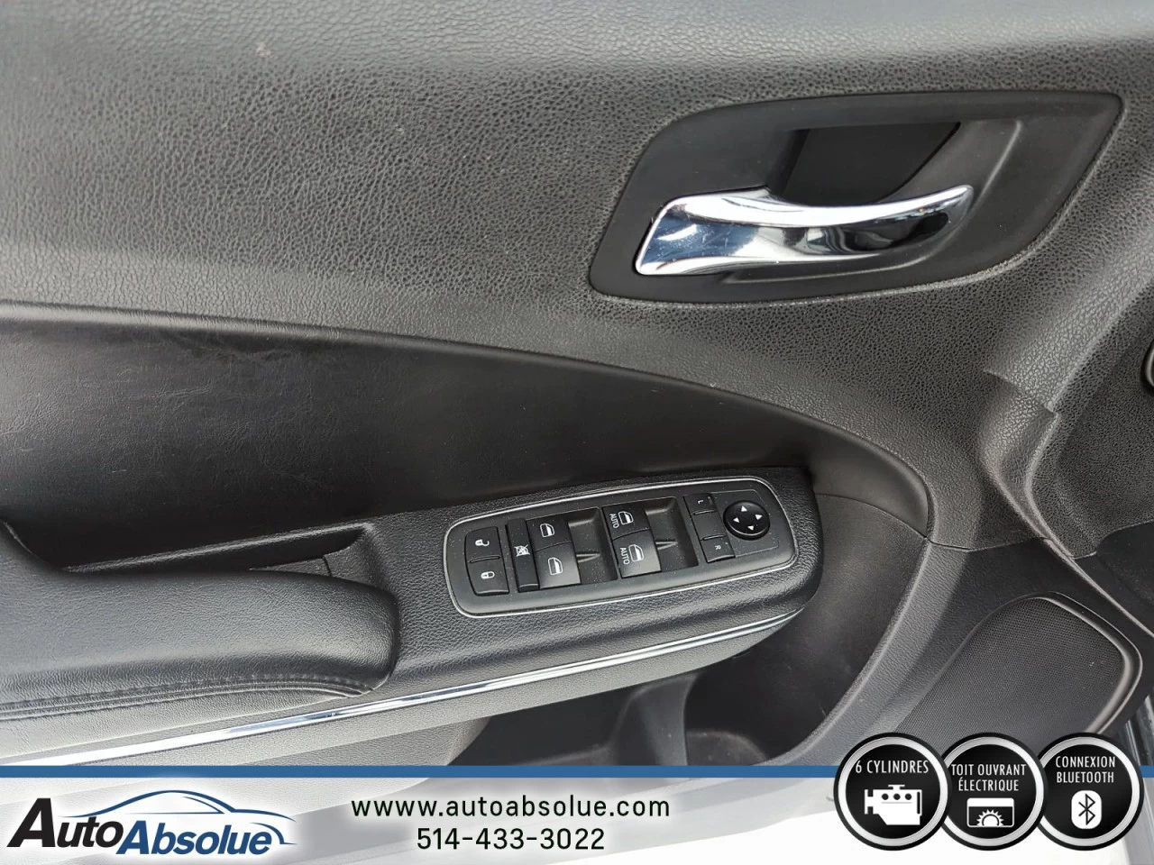 2013 Dodge Charger SXT Main Image