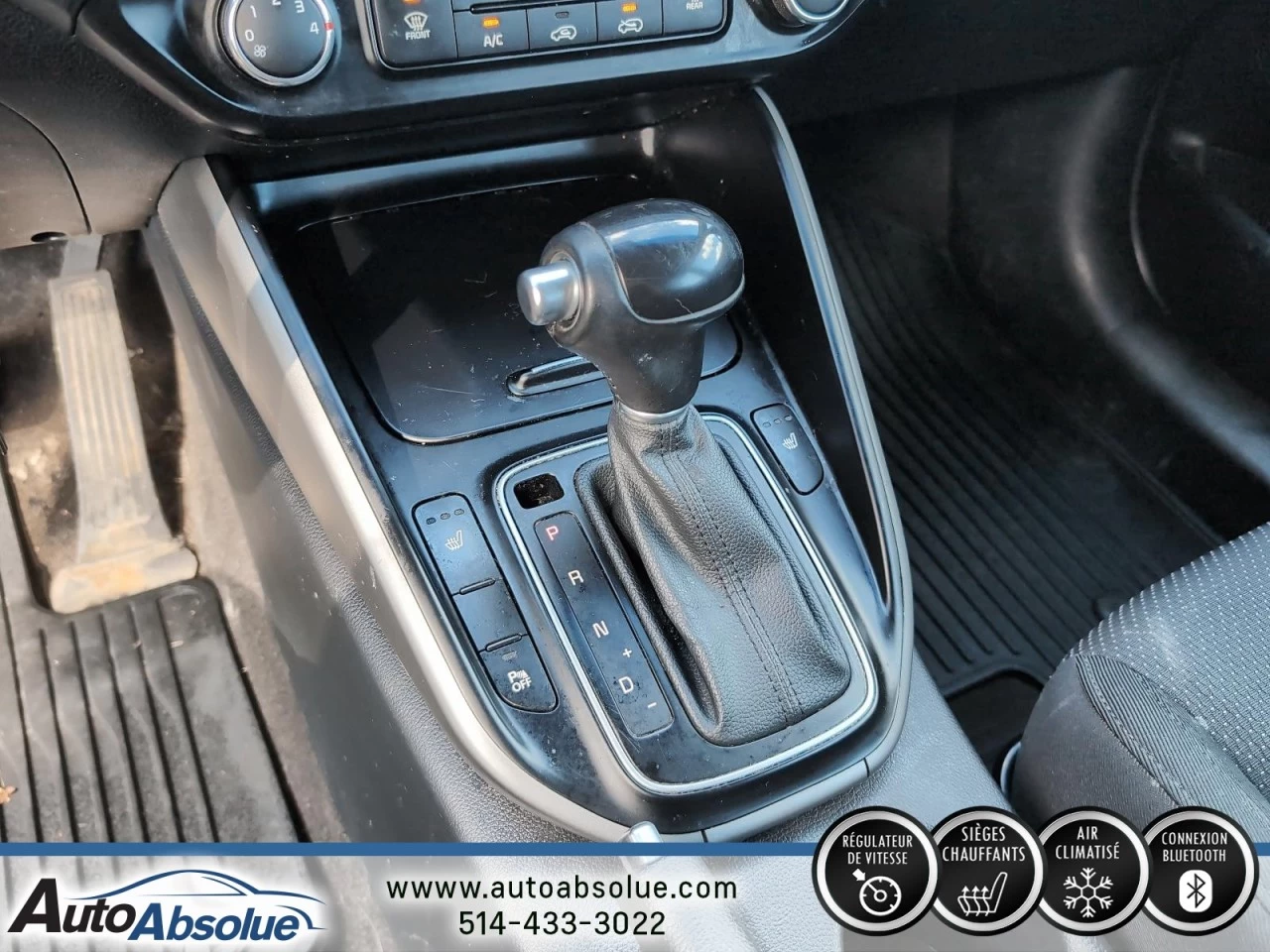 2015 Kia Rondo LX Main Image