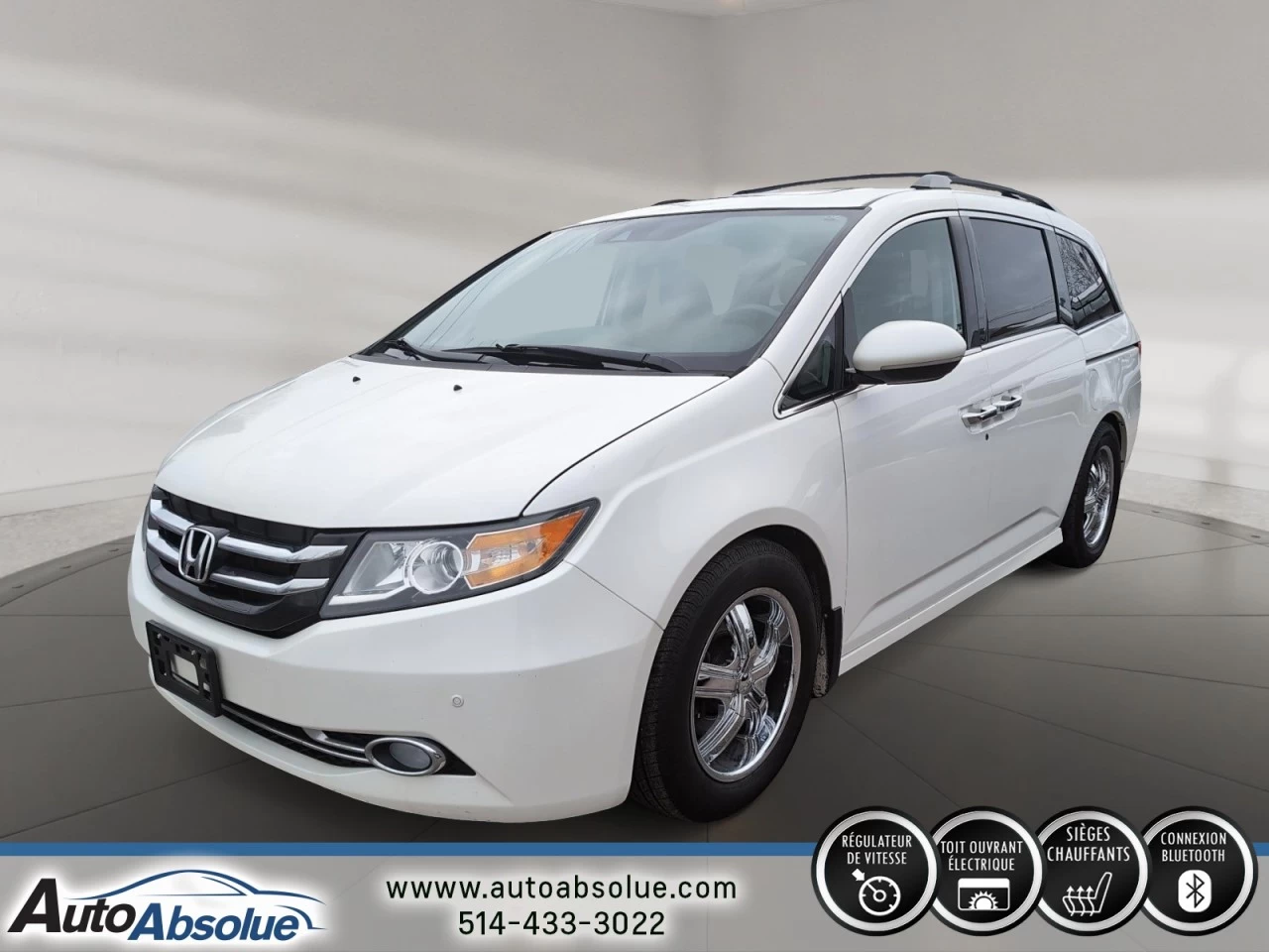 2015 Honda Odyssey Touring w/RES & Navi Main Image