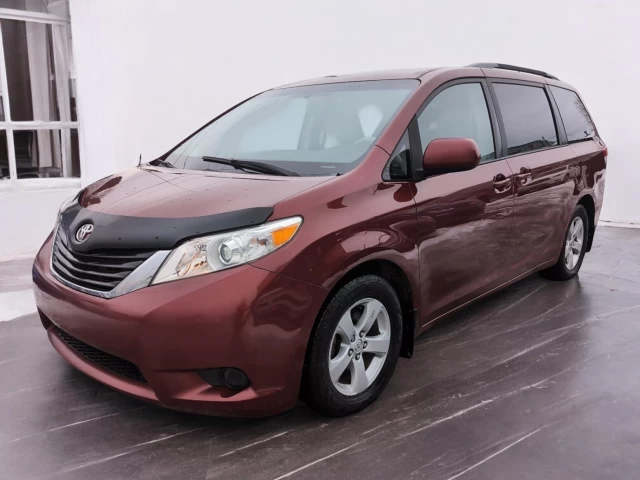 Toyota Sienna LE 2014