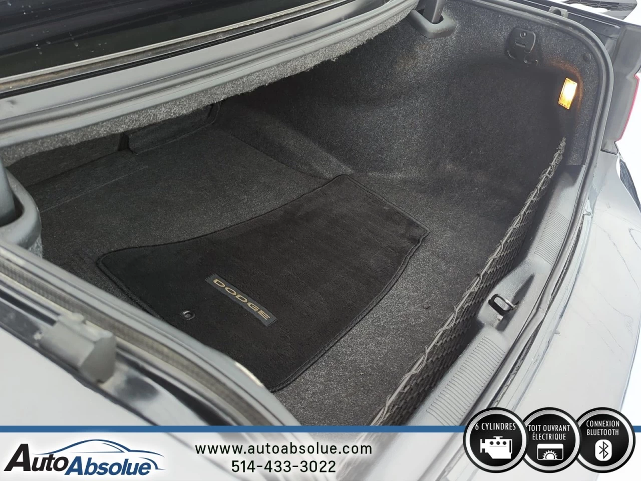 2013 Dodge Charger SXT Main Image