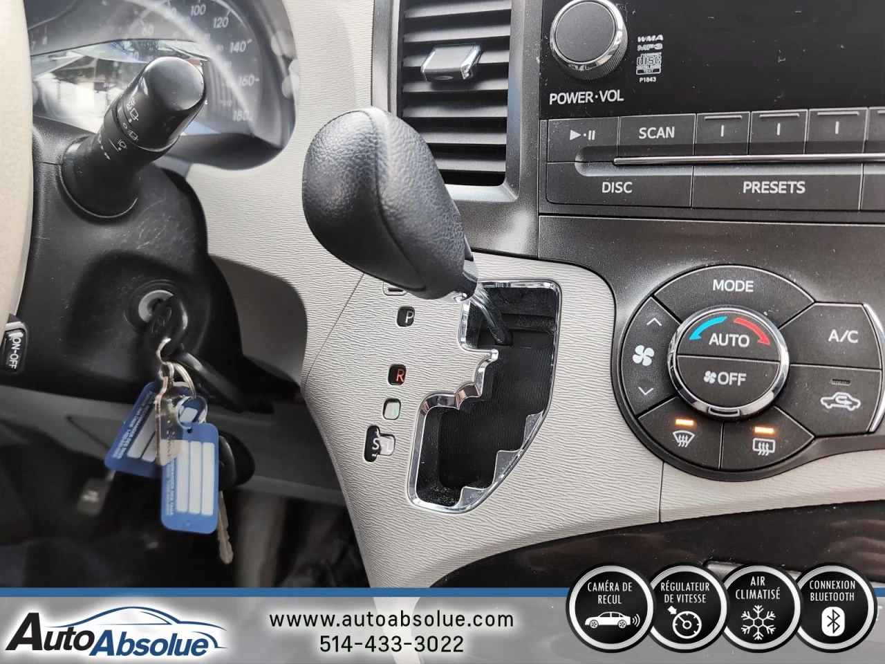 2014 Toyota Sienna LE Main Image