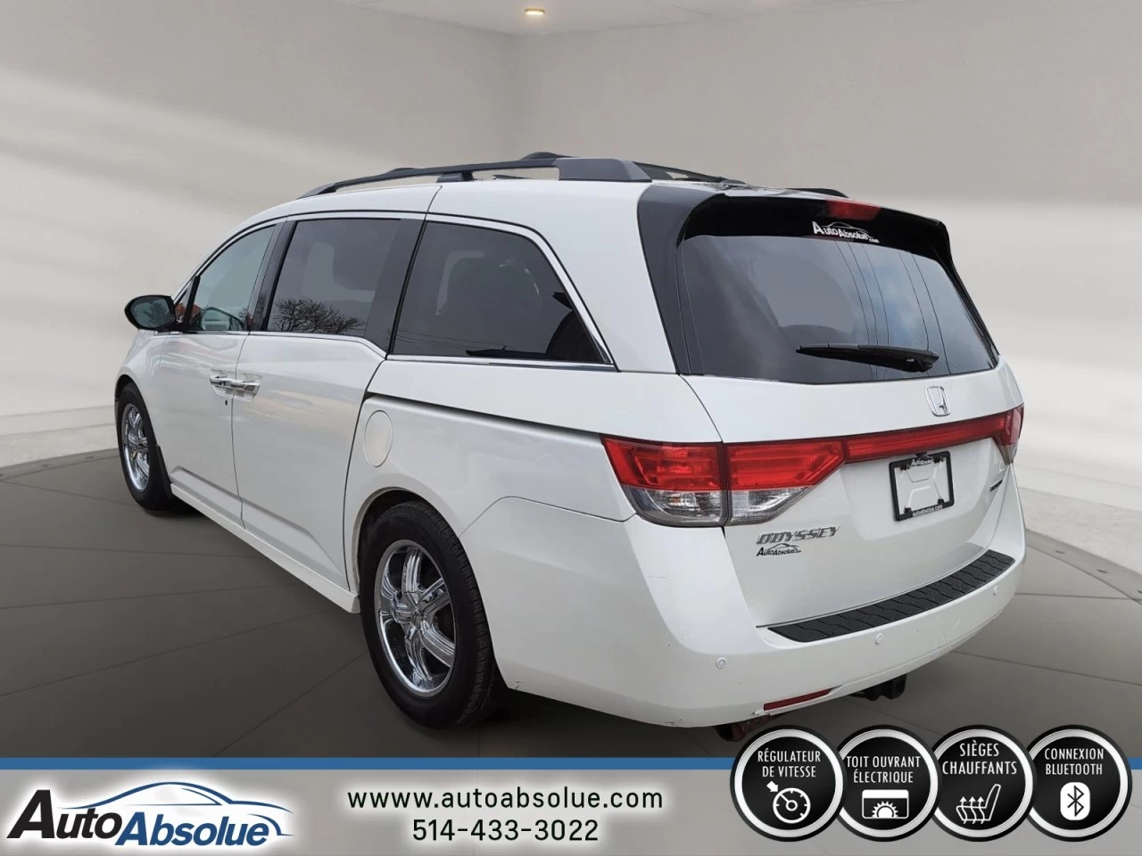 2015 Honda Odyssey Touring w/RES & Navi Main Image