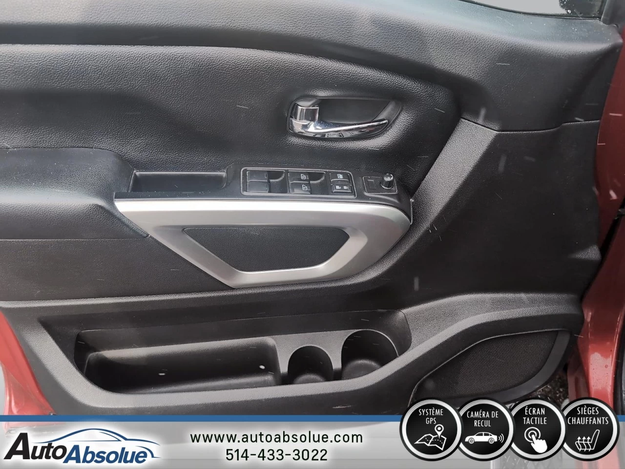 2017 Nissan Titan SV 4x4 Main Image