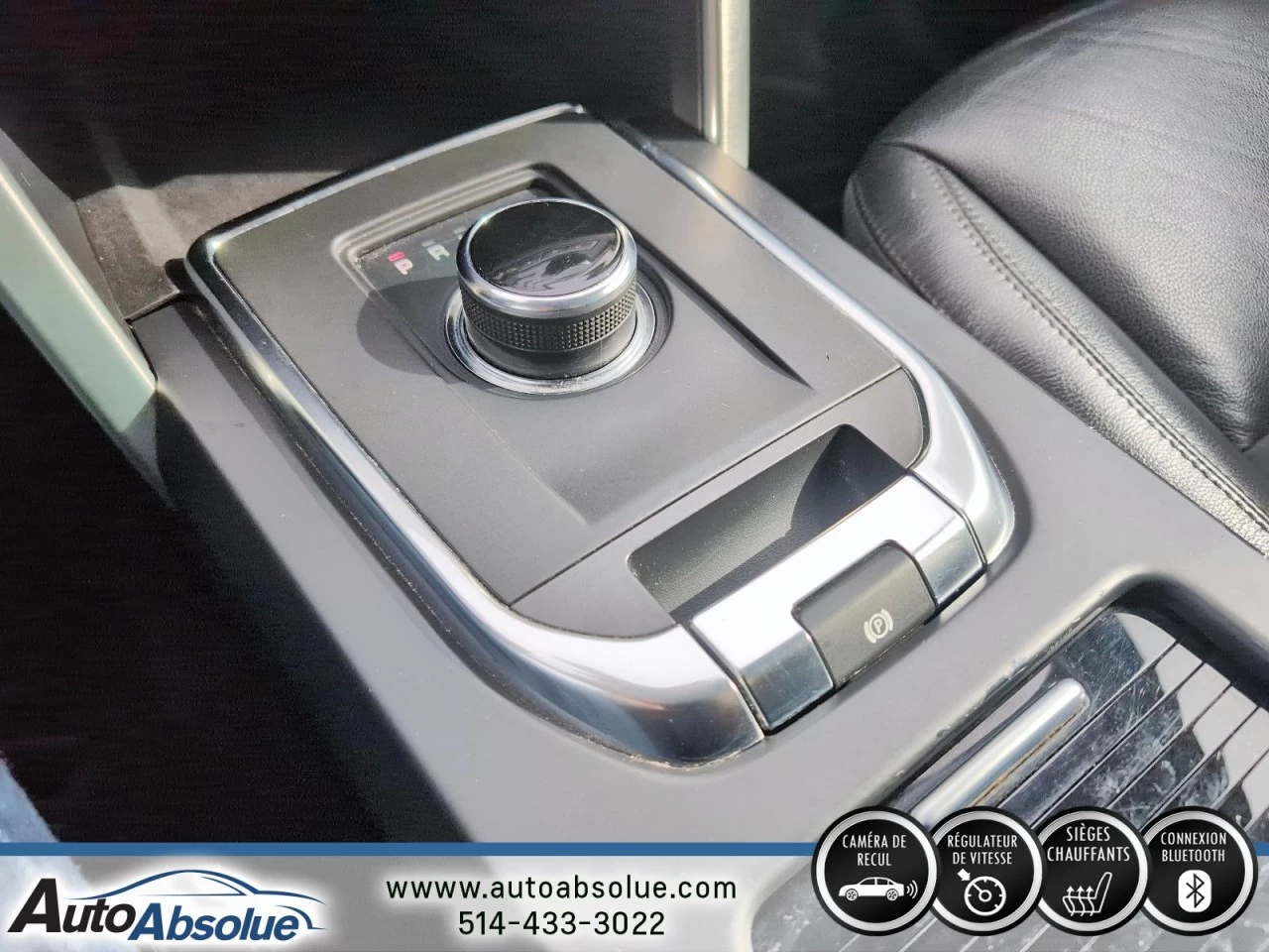 2019 Land Rover Discovery Sport SE Main Image