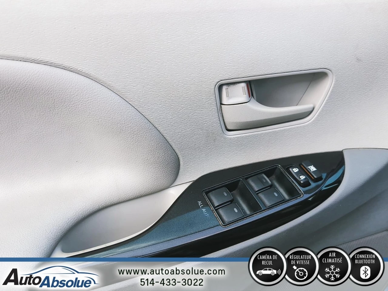 2013 Toyota Sienna LE Main Image