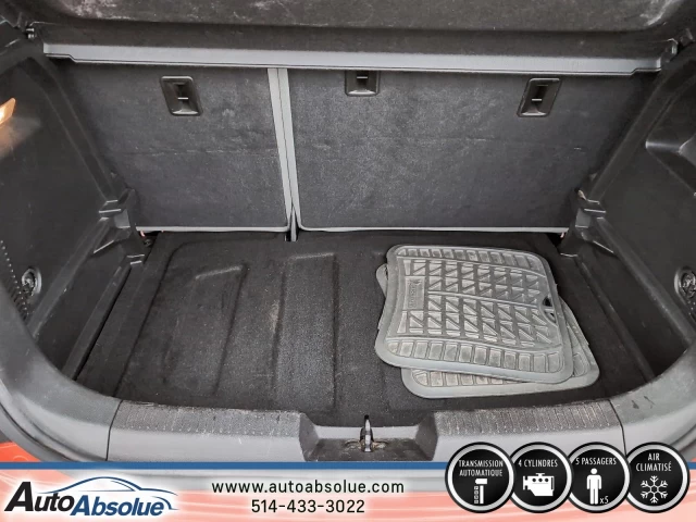 Chevrolet Sonic LS 2012