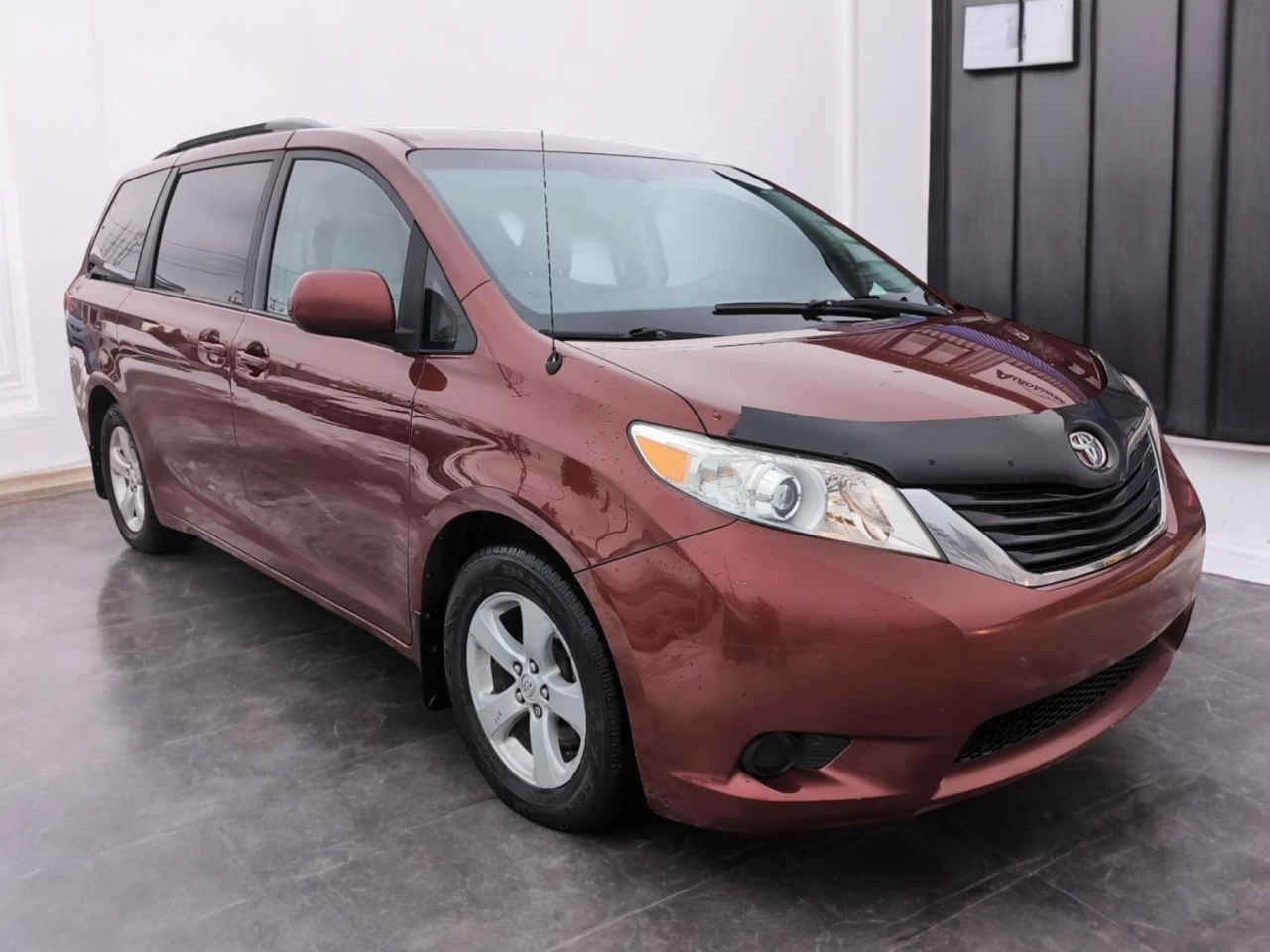 2014 Toyota Sienna LE Main Image