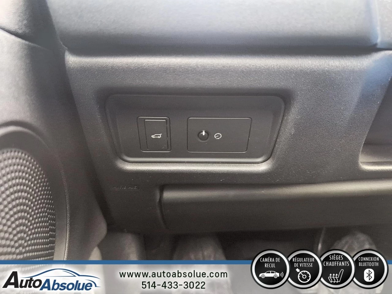 2019 Land Rover Discovery Sport SE Main Image