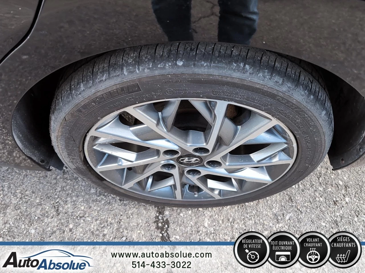 2020 Hyundai Elantra Luxury Main Image