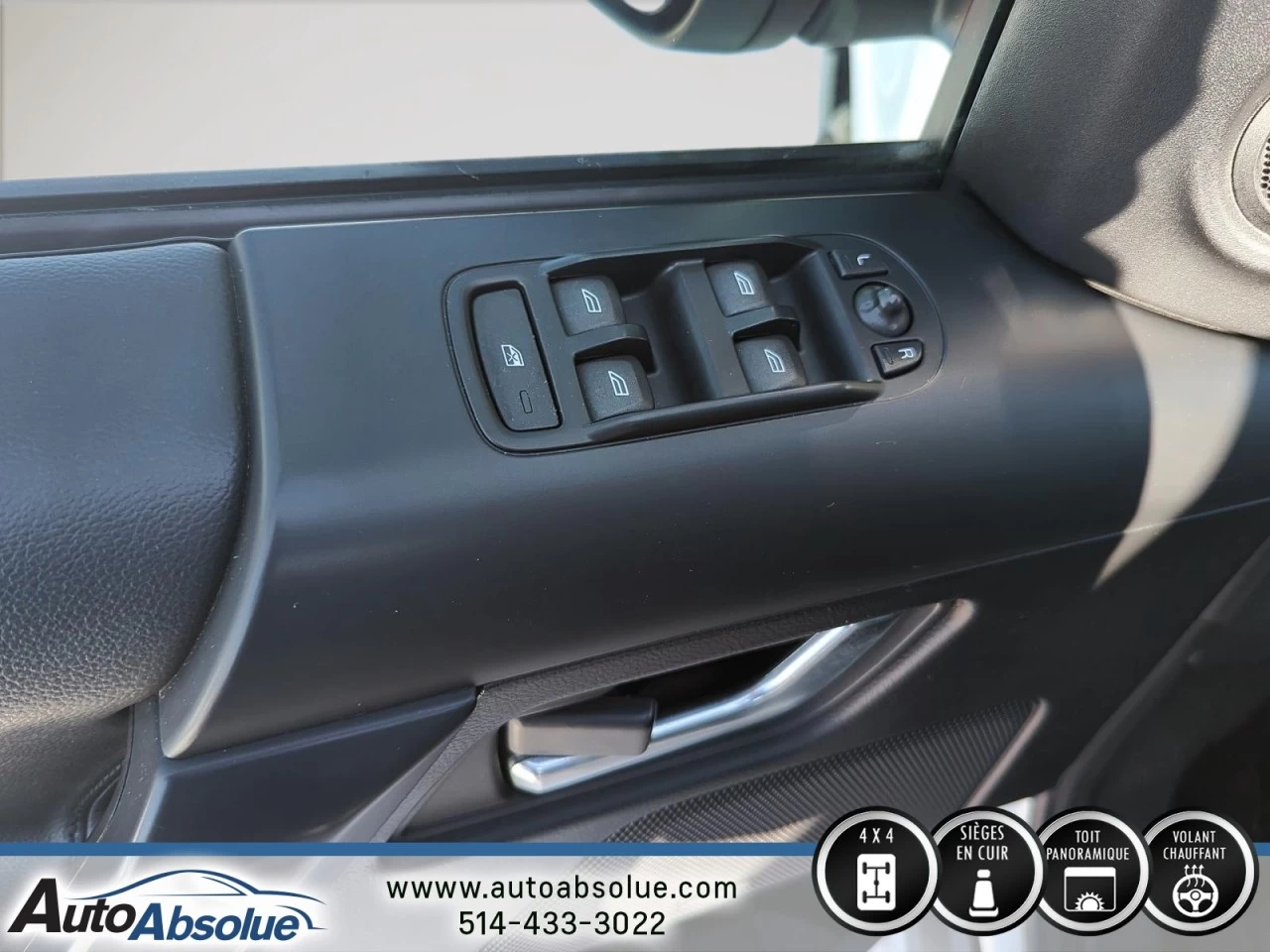 2014 Land Rover LR2 AWD 4dr Main Image