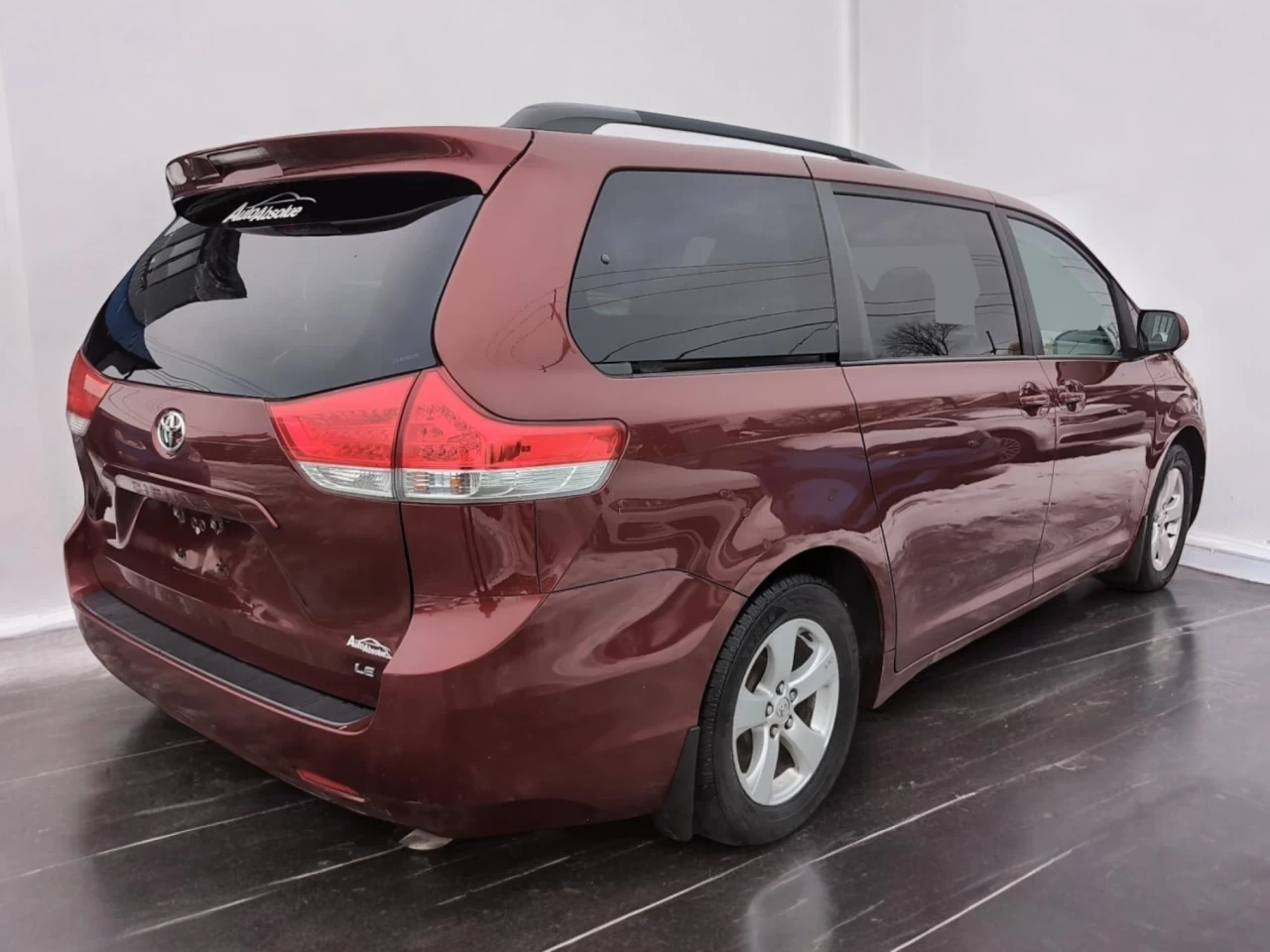 2014 Toyota Sienna LE Main Image