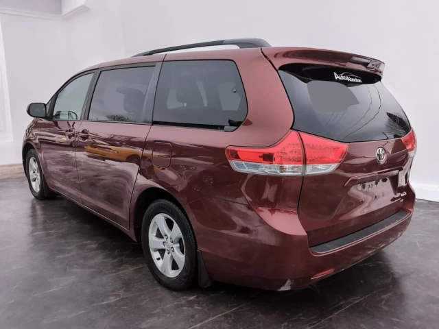Toyota Sienna LE 2014