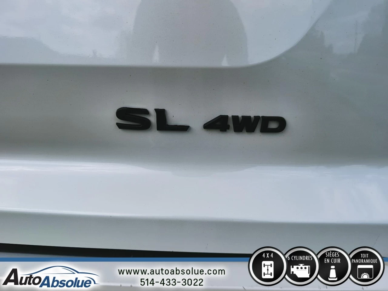 2023 Nissan Pathfinder SL Main Image