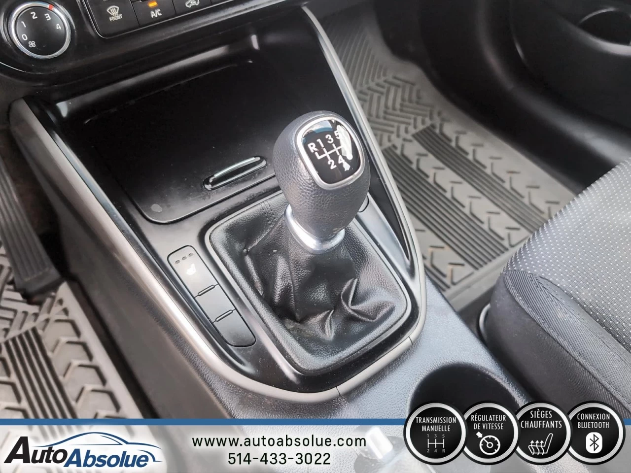 2014 Kia Rondo LX Main Image