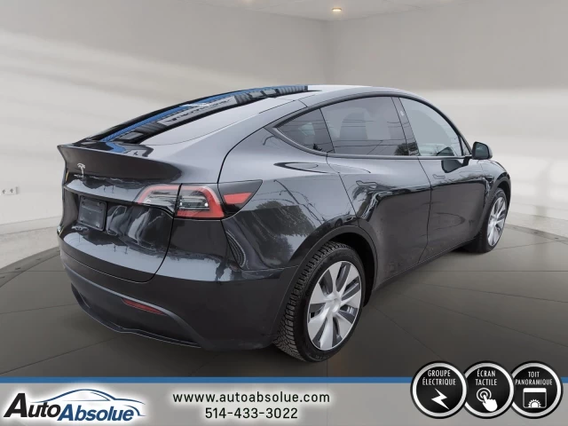Tesla Y  2024