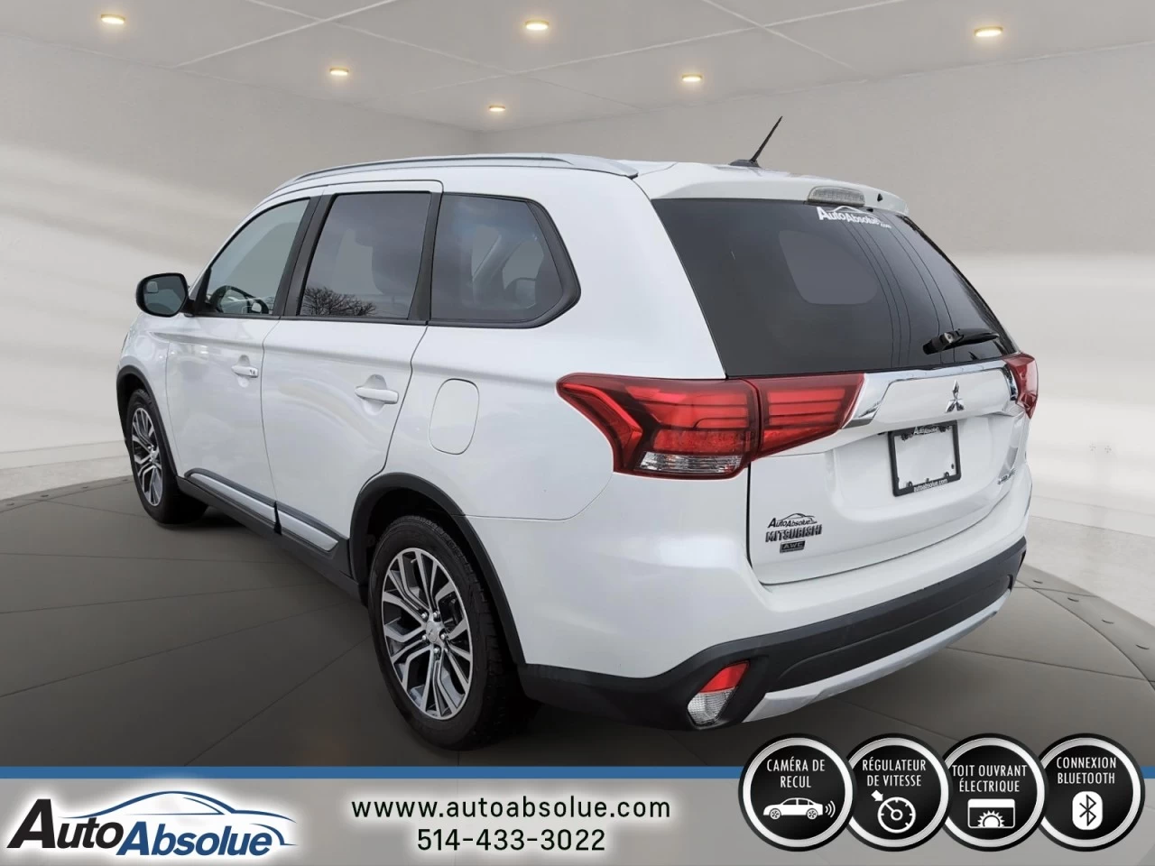 2016 Mitsubishi Outlander ES Main Image